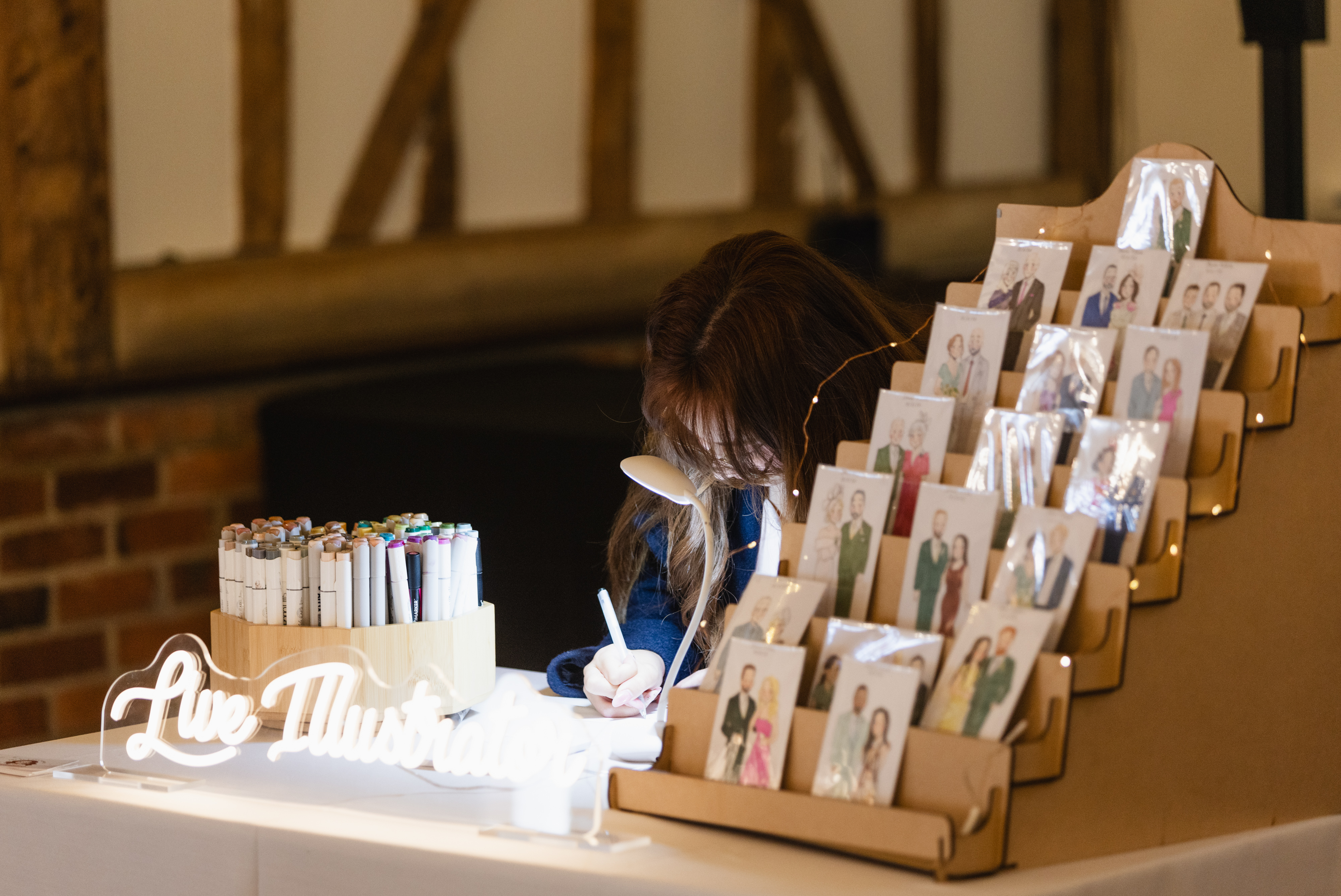 Emma drawing live at a wedding